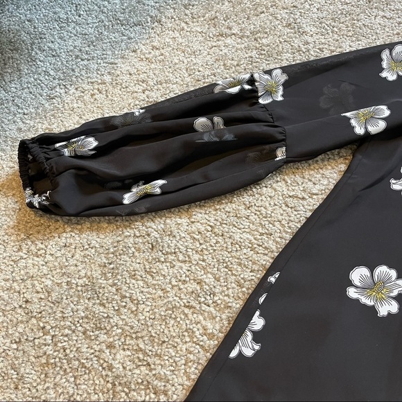 Ann Taylor factory black floral cinched puff sleeve blouse size small - Picture 7 of 9